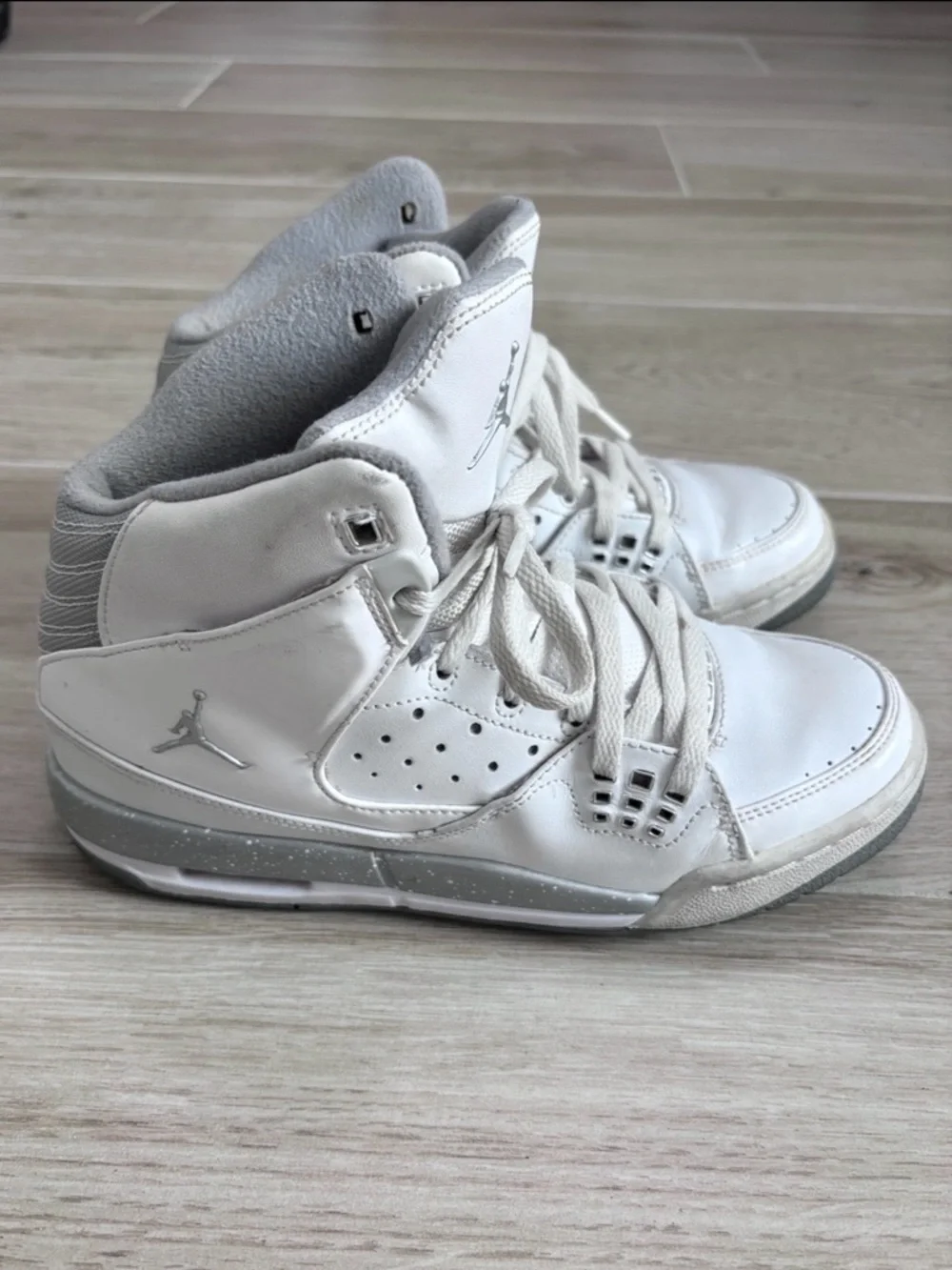Nike Air Jordan SC-1 Sneakers in White Metallic Silver Youth Boys Size 6.5